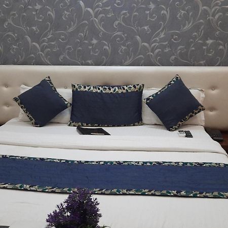אמריצר Hotel Ventures Inn חדר תמונה