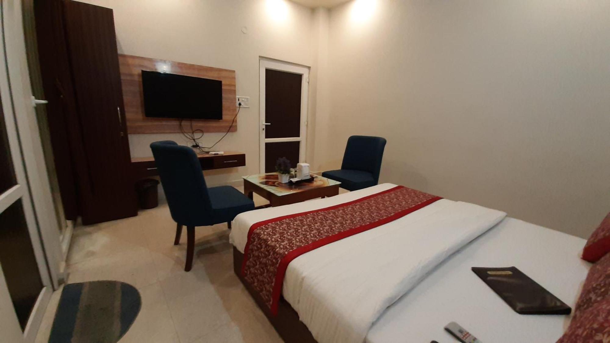 אמריצר Hotel Ventures Inn חדר תמונה