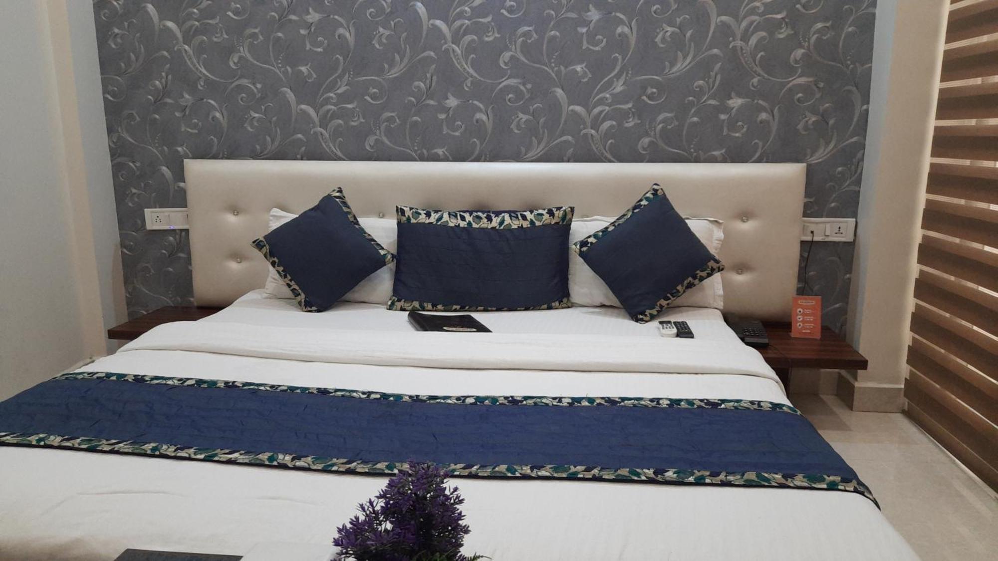 אמריצר Hotel Ventures Inn חדר תמונה